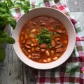 GULASZ Z SELEREM NACIOWYM, FASOLKĄ I CHORIZO