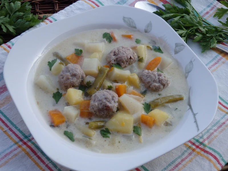 Zupa jarzynowa z pulpetami
