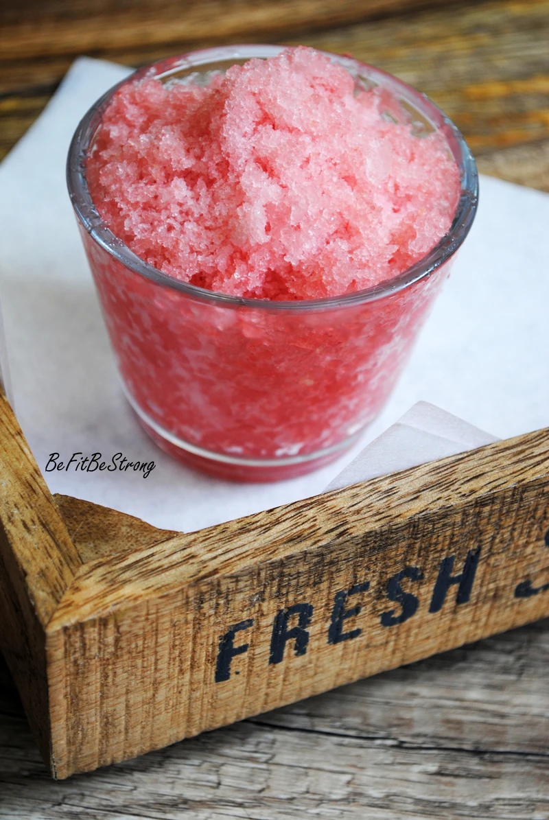 Niskokaloryczna domowa granita arbuzowa