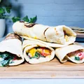 PIĄTEK: WRAPY Z PIECZONYMI PAPRYKAMI I AWOKADO