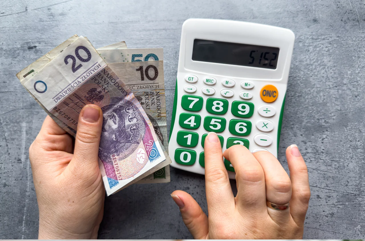 Zwrot z PIT 2025! W ten sposób pieniądze na konto trafią o wiele szybciej - warto pamiętać też o tej karcie