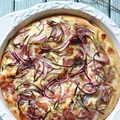 Focaccia z boczkiem, cebulą i rozmarynem