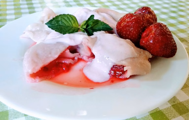 Pierogi z truskawkami na letni obiad