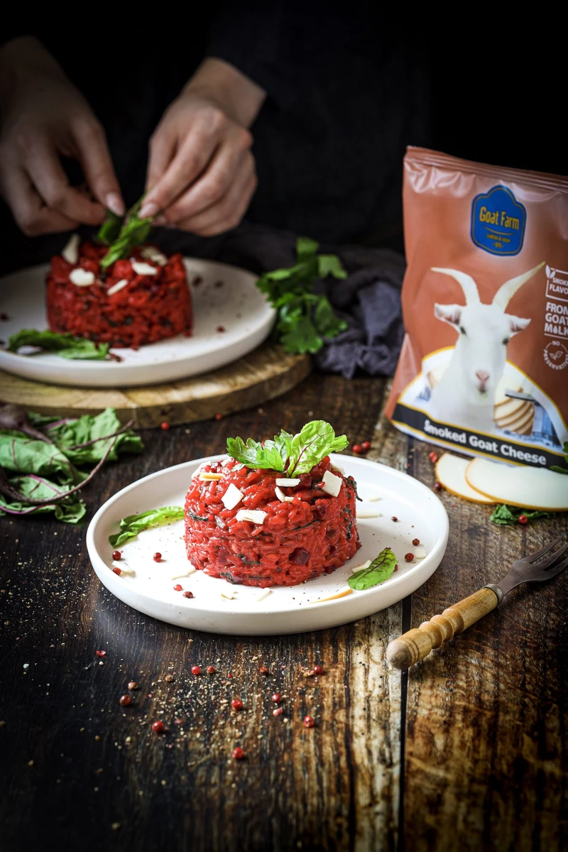 Risotto z botwinką i wędzonym kozim serem