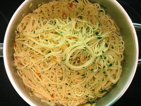 Wtorek: Spaghetti aglio e oglio e peperoncino