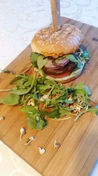 Domowe burgery z serem blue