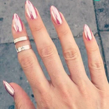 Różowe paznokcie