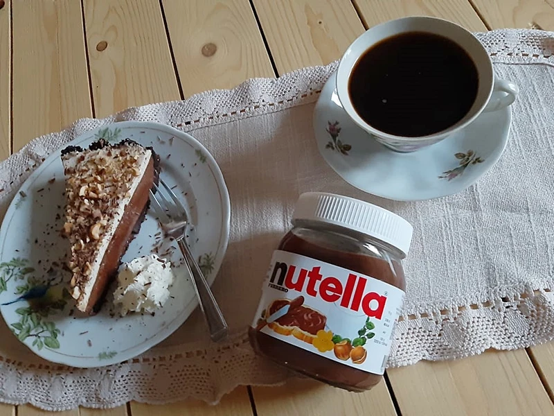 Tarta z nutellą i bitą śmietaną