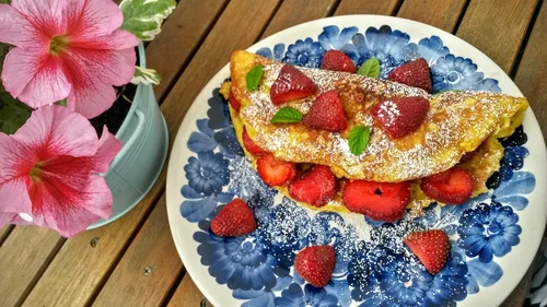 Omlet z truskawkami