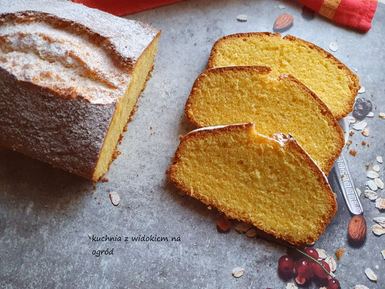Babka budyniowa o smaku bananowym