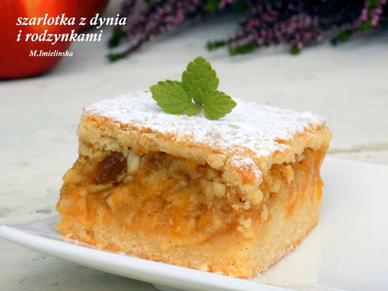 szarlotka z dynią i rodzynkami