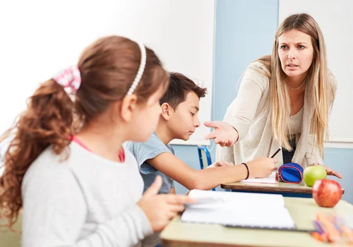 Nietypowy zakaz w szkołach od 8 sierpnia!  Czy Polska pójdzie tą samą drogą?