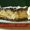 Sernik gotowany na czekoladowym spodzie z brzoskwiniami