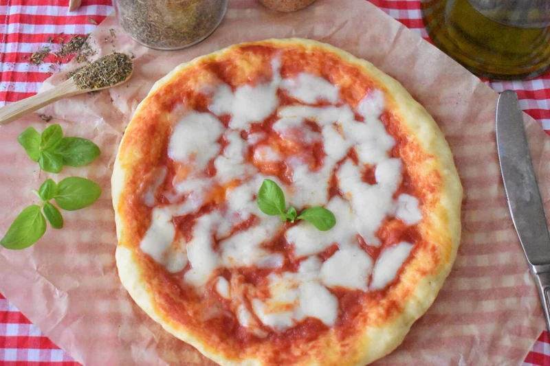 Pizza z patelni bez wyrastania ciasta