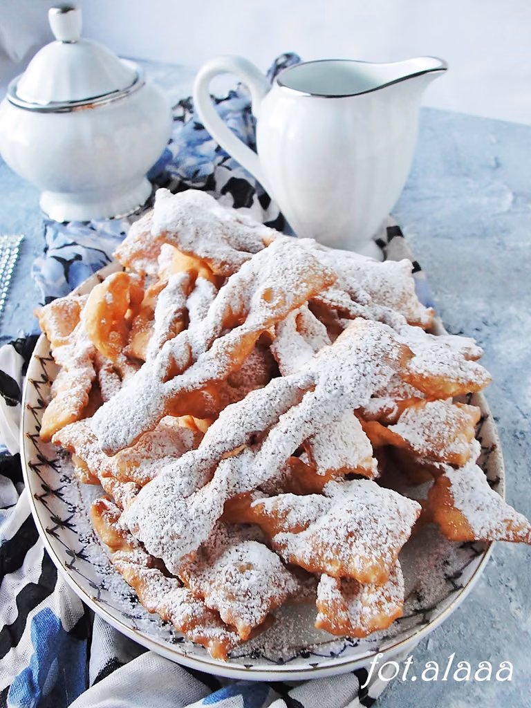 Faworki na krupczatce z mascarpone