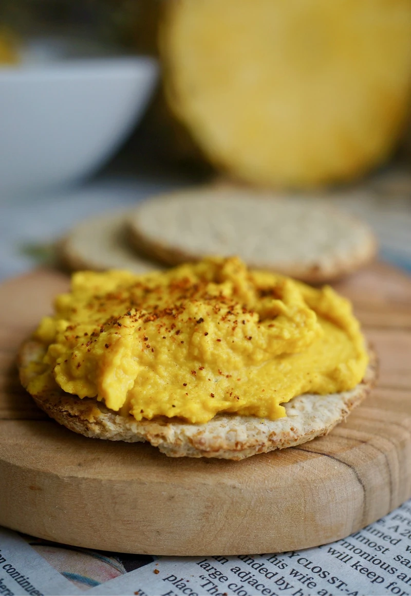 PASTA HUMMUS Z ANANASEM I KURKUMĄ