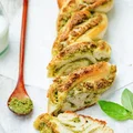 PLECIONY CHLEBEK Z BAZYLIOWYM PESTO