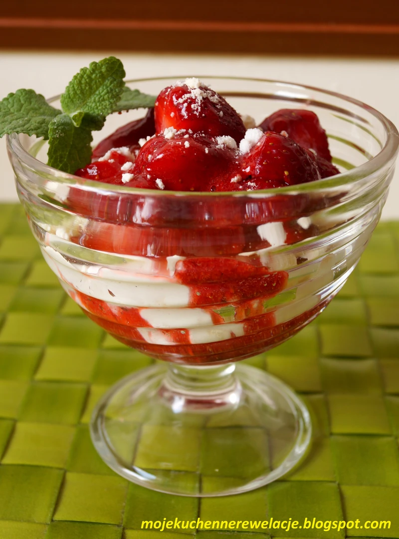 Eton mess- bezowy deser z truskawkami w dwóch wersjach