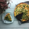 Tarta z zielonym groszkiem i serem pleśniowym