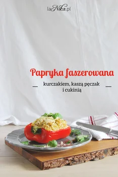 Papryka faszerowana kurczakiem, kaszą pęczak i cukinią