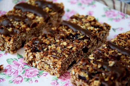 FIT BATONIKI MUSLI Z GORZKĄ CZEKOLADĄ