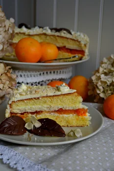 TORT MANDARYNKOWY Z BIAŁĄ CZEKOLADĄ