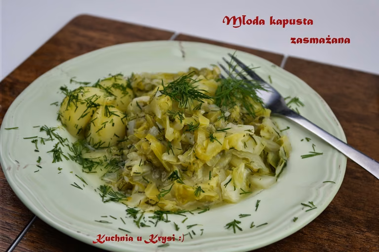 Młoda kapusta zasmażana