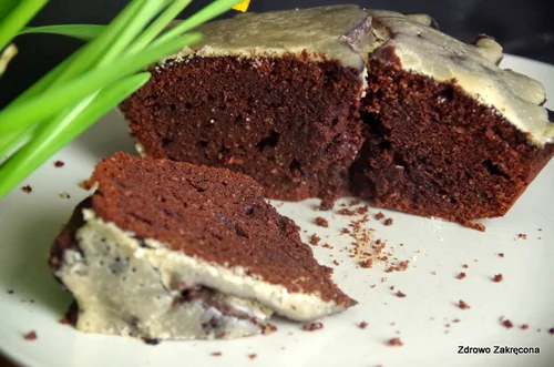 Wielkanocna babka czekoladowo migdałowa niczym brownie. Bez glutenu