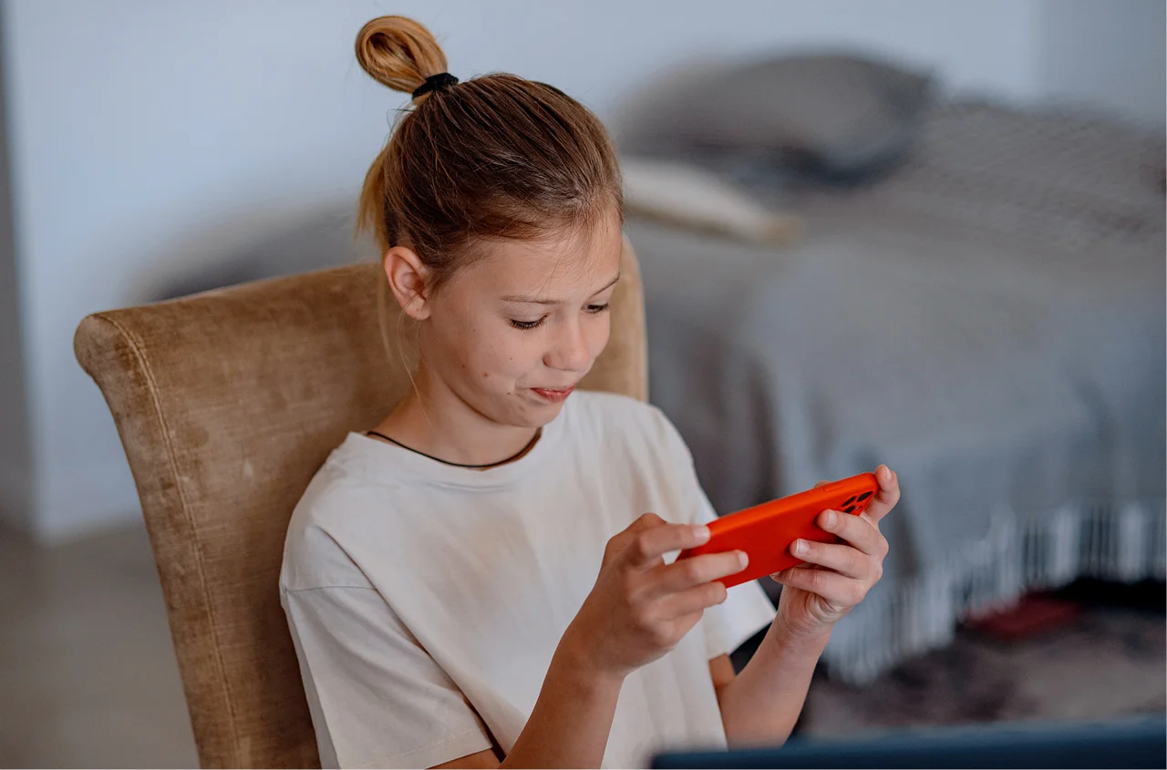 TikTok i Facebook z ograniczonym dostępem dla dzieci? Aplikacja sprawdzi wiek i potrzebna ma być pisemna zgoda rodzica