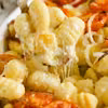 Zapiekane gnocchi z ciągnącym serem i pomidorami – prosty przepis na szybki obiad!