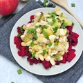 Wegańska sałatka „śledziowa” z tofu i buraczkami