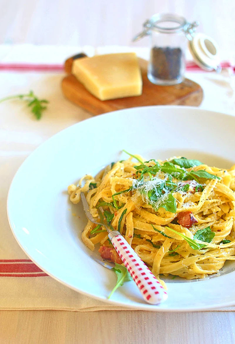 Makaron carbonara (prawie!) z rukolą