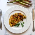 OMLET Z ZIELONYMI SZPARAGAMI I SUSZONYMI POMIDORAMI