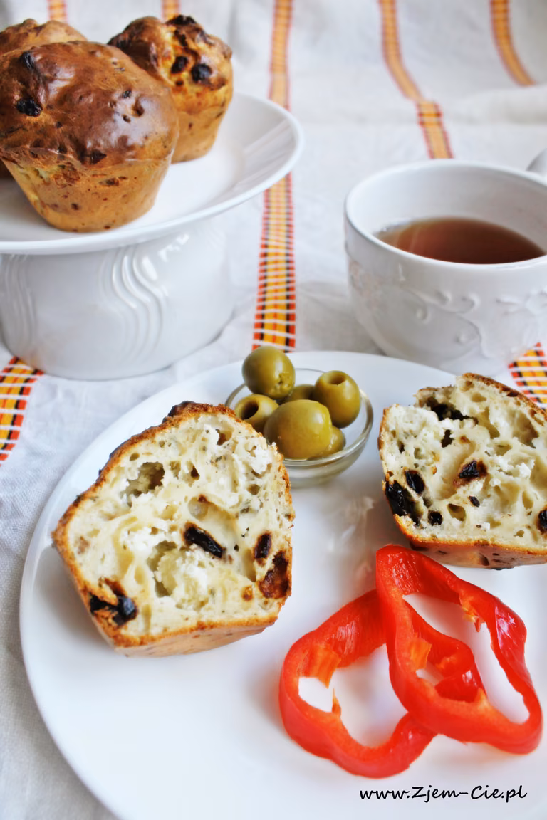 Muffinki z fetą i pomidorami- Twoje śniadanie prosto z piekarnika