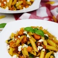 Penne z dynią, fetą i pomidorami suszonymi