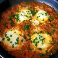 Szakszuka, czyli jajka w pomidorach