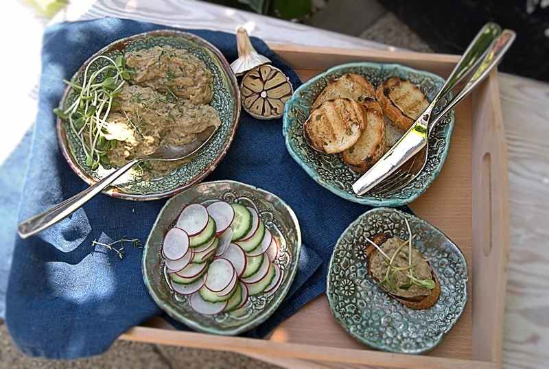 Weekendowe śniadanie - śródziemnomorska pasta bakłażanowa
