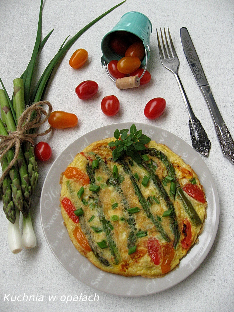 Omlet z zielonymi szparagami