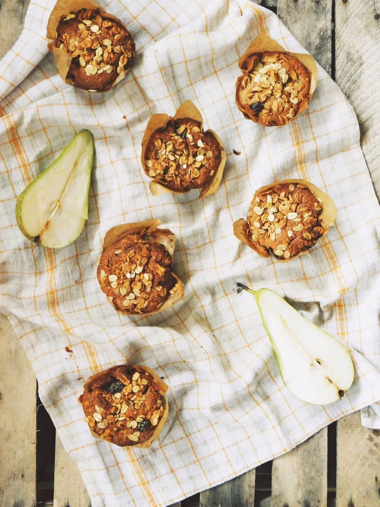 Owsiane muffinki z twarożkiem i gruszkami