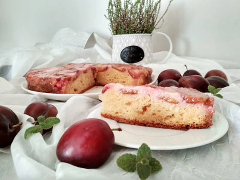 Odwrócone ciasto ze śliwkami