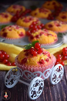 Muffinki kukurydziane z porzeczkami