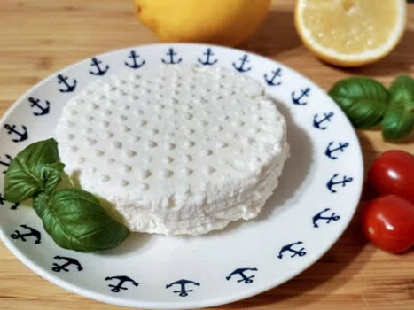 Domowy serek ricotta