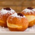 Chcesz, żeby pączki wchłaniały mniej tłuszczu? Wystarczy jeden prosty trik!
