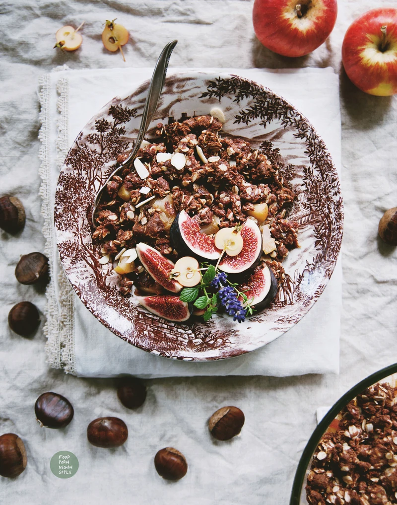 Kasztanowe crumble z jabłkami, czyli idealne jesienne śniadanie bądź deser.
