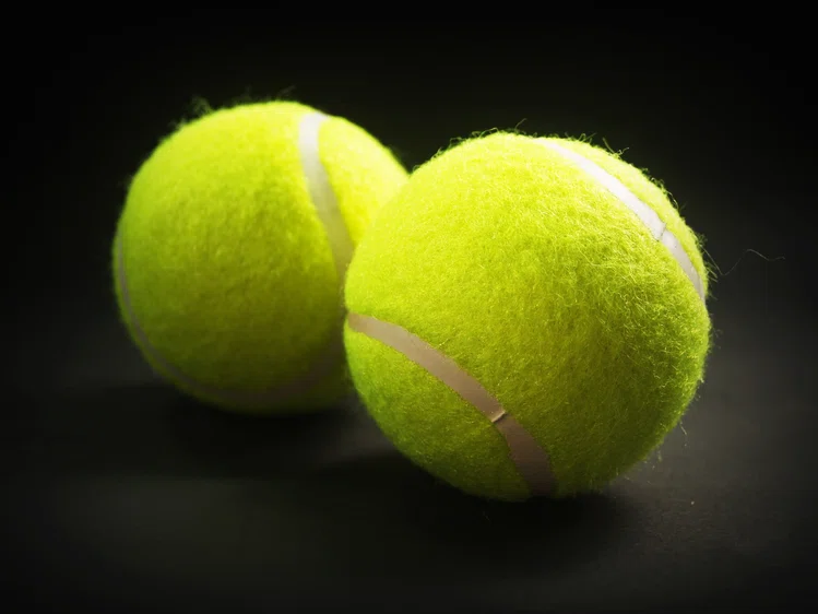 Zdjęcie Zobacz jaką ulgę w bólu mogą przynieść zwykłe piłki tenisowe #1