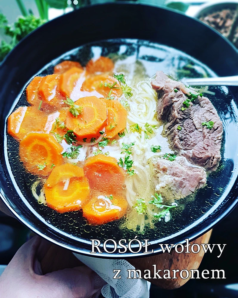 Rosół wołowy z makaronem
