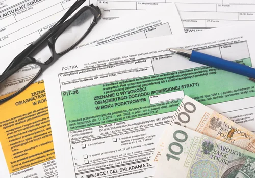 Zerowy PIT dla rodzin 2+2? Samorządy ostrzegają przed nową ulgą podatkową!