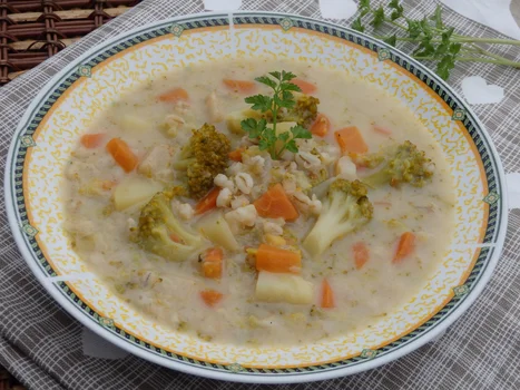 Zupa jarzynowa z pęczakiem