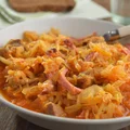 Chcesz zrobić bigos z młodej kapusty? Unikaj tego błędu, inaczej wyjdzie wodnisty i bez smaku