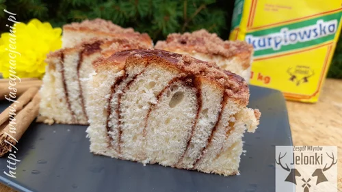 Zawijana drożdżówka cynamonowa